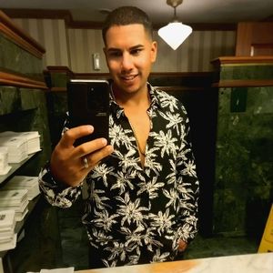 Meet your Posher, Dee